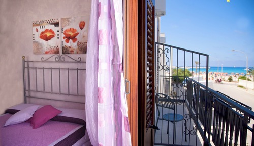 Doppia Standard con balcone ,con vista mare laterale ,edificio separato situato di fronte all hotel