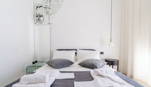 Superior Double Room, Private Bathroom, City View (Pirandello)