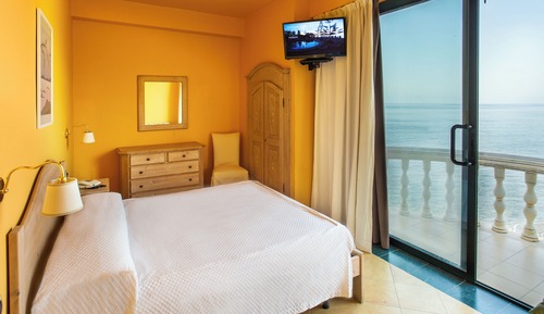 Standard Triple Room, 1 Double Bed with Sofa bed, Sea View, Sea Facing