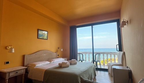 Deluxe Double Room, 1 Double Bed, Sea View, Sea Facing