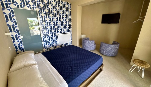 Junior Room, Partial Sea View
