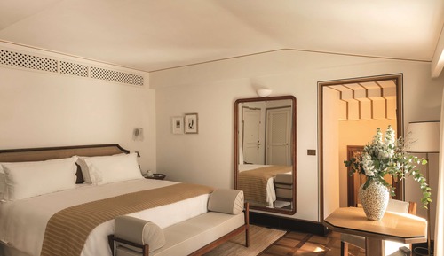 Junior Suite (Village View)