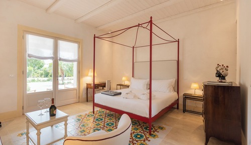 Deluxe Room, Jetted Tub
