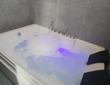 Queen Room with Spa Bath