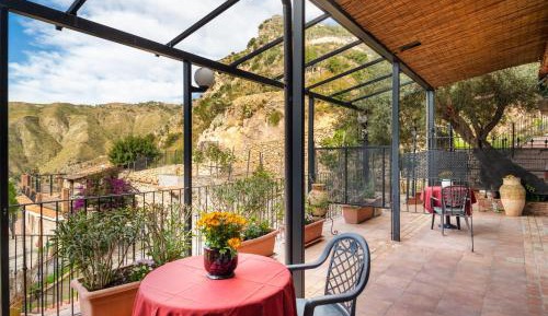 One-Bedroom Apartment with Garden