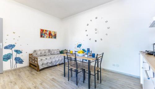 Three-Bedroom Apartment with Mountain View
