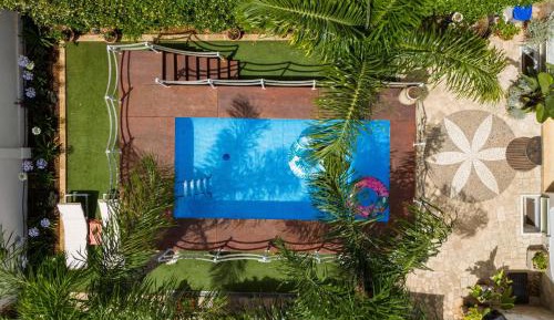 Two-Bedroom Deluxe Apartment with Garden View