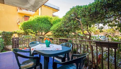 One-Bedroom Apartment with Garden View