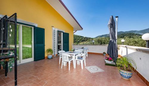 Two-Bedroom Deluxe Apartment with Balcony