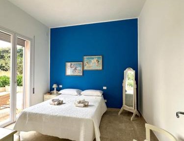 One-Bedroom Apartment with Garden