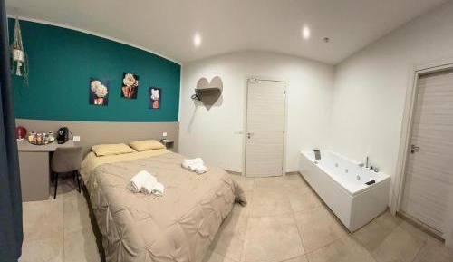 Queen Suite with Spa Bath