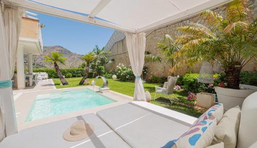 Private villa with 4 bedrooms and a swimming pool
