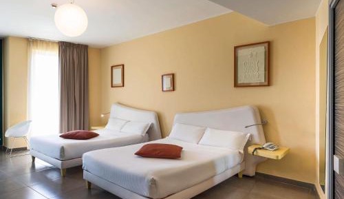 Superior Room with Two Twin Beds