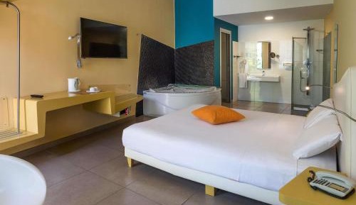 Superior Room with One King Bed, Spa Bath and View