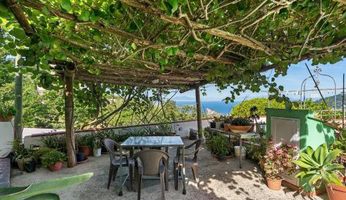 Two-Bedroom Deluxe Apartment with Ocean View