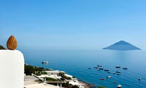 Two Bedroom Apartment with Terrace and Sea View