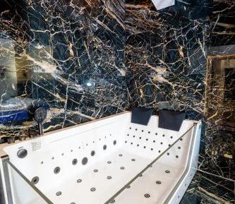 King Room with Spa Bath
