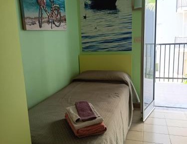 Twin Room with Private External Bathroom