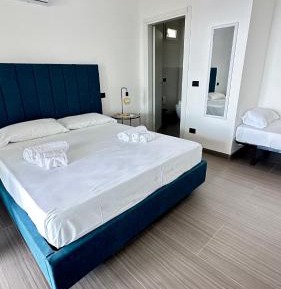 Deluxe Double Room with Balcony and Sea View
