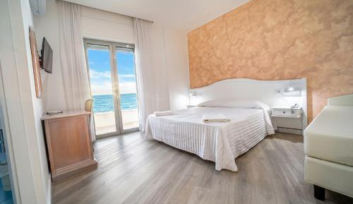 Triple Room with Sea View