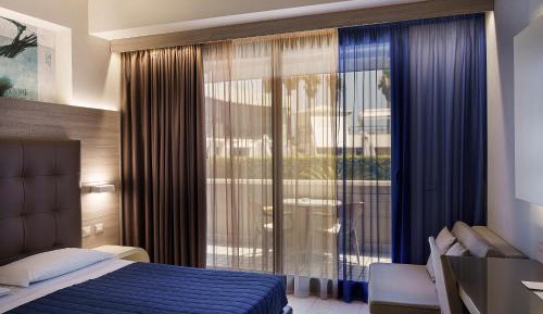 Deluxe Double or Twin Room with Sea View
