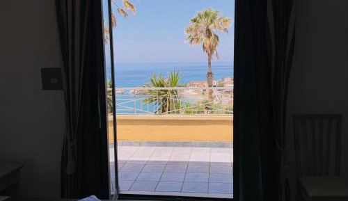 Deluxe Double Room with Balcony and Sea View