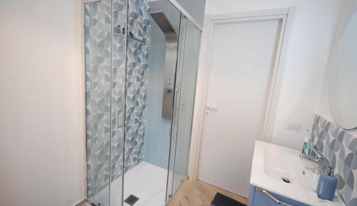 Quadruple Room with Private Bathroom
