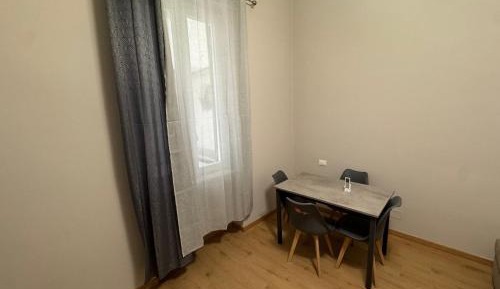 Classic One-Bedroom Apartment with King Bed