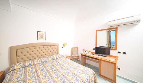Double or Twin Room with Sea View