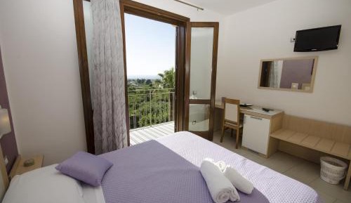 Standard Triple Room with Sea View
