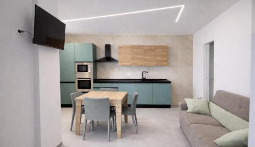 Deluxe One-Bedroom Apartment