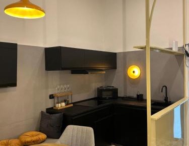 Deluxe One-Bedroom Apartment