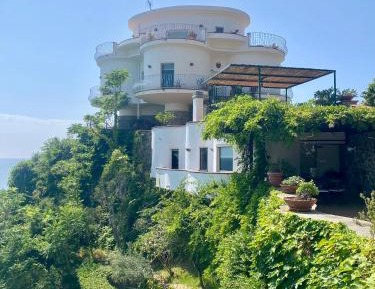 Villa - Beach Front