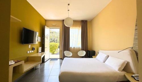 Classic Queen Room with Mountain View