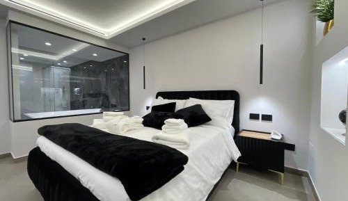 Queen Room with Spa Bath