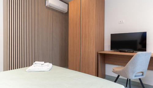 Deluxe Room (2 Adults + 1 Child)