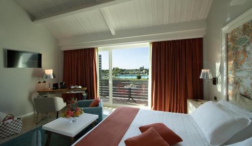 Queen Room with Pool View