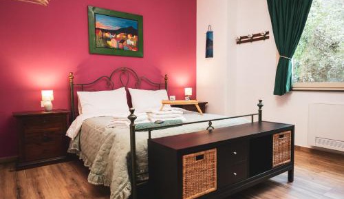 Deluxe Double Room (2 Adults + 1 Child)