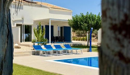 Villa with Garden View