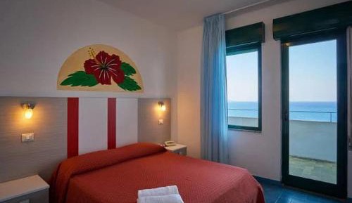 Deluxe Double Room with Balcony and Sea View