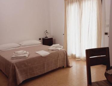 Standard Double Room with Shared Bathroom