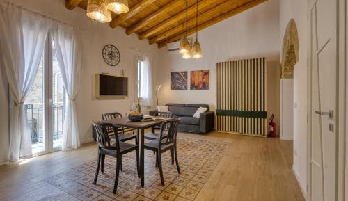 Superior One-Bedroom Apartment with Balcony