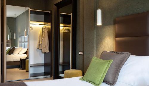 Deluxe Queen Room - Non-Smoking