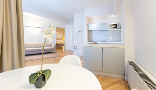 One-Bedroom Deluxe Apartment