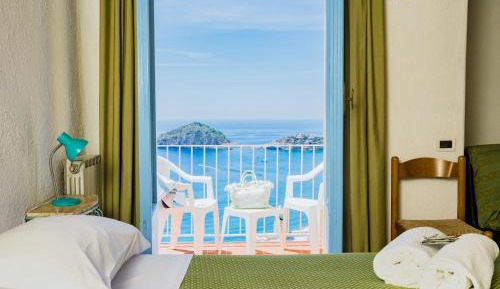 Triple Room with Sea View