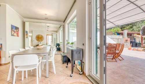Deluxe Two Bedroom Villa with Sea View