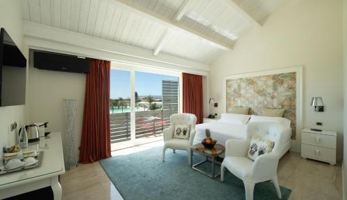 King Suite with Pool View