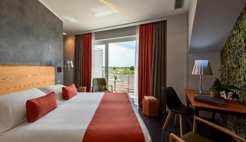 Junior Suite with Pool View
