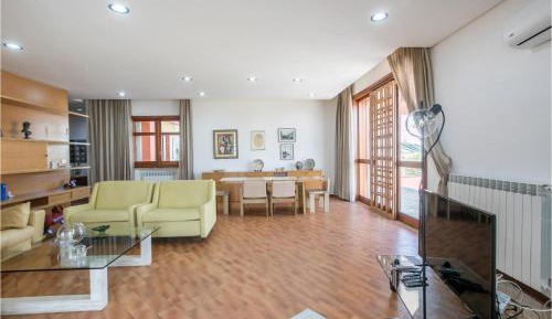 Three-Bedroom Vacation Home 