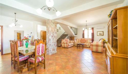 Five-Bedroom Holiday Home